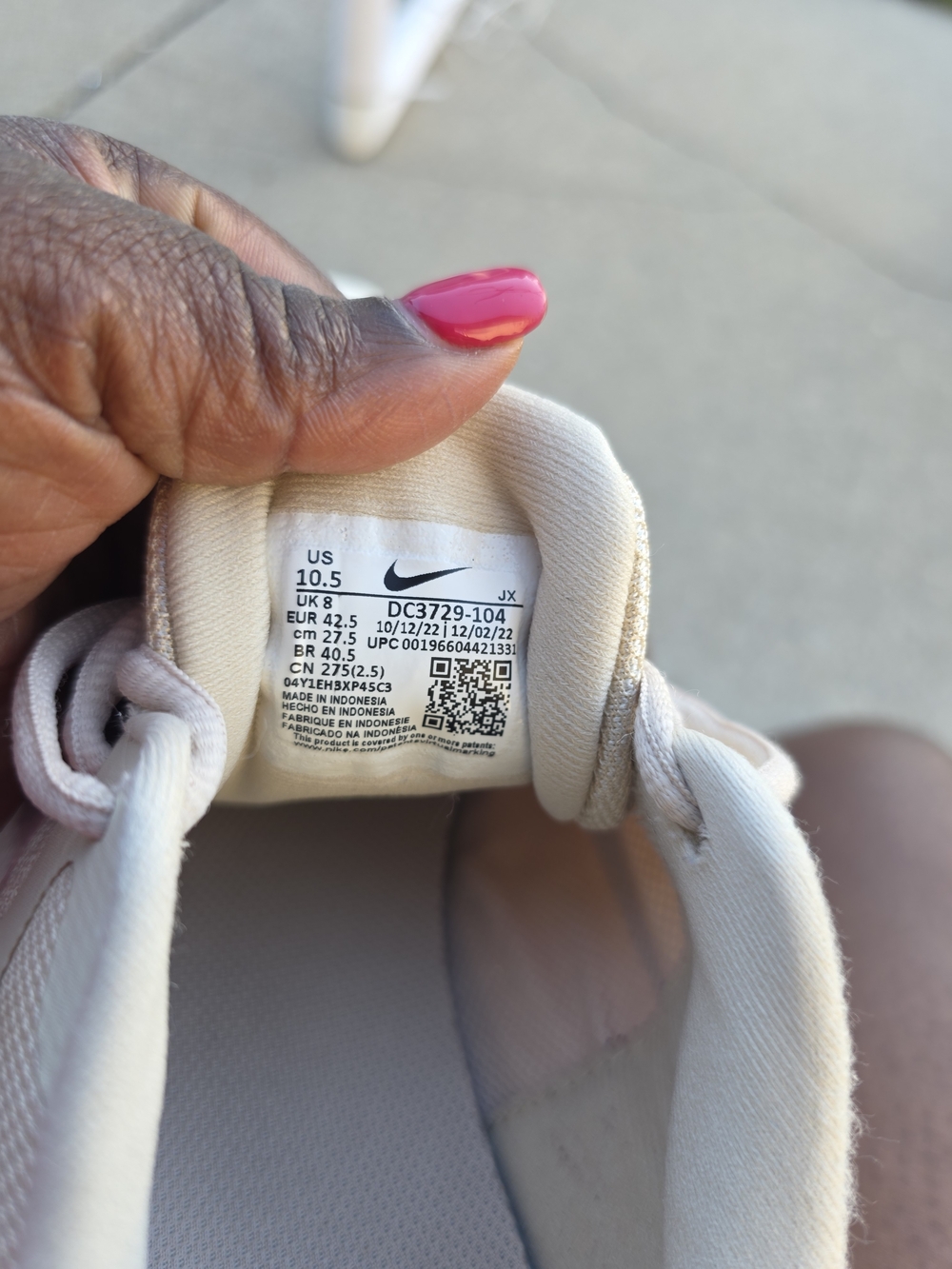 Nike Women's Beige Lightweigt Sneaker  Size 10.5 - Picture 10 of 15